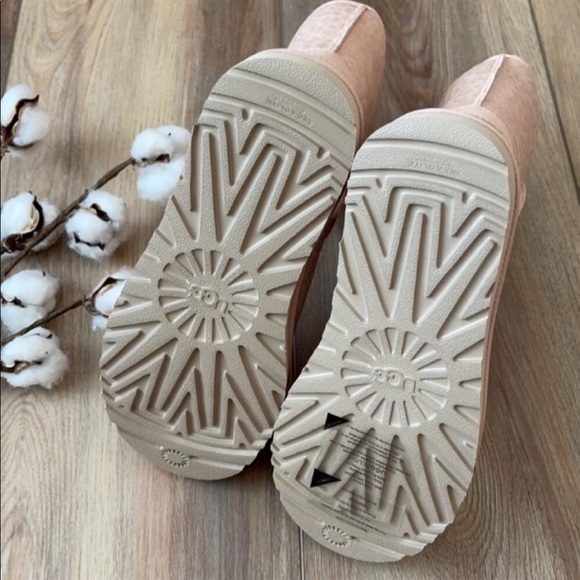 🌿UGG🌿CLASSIC SNOW LEOPARD BOOTS - Picture 7 of 15